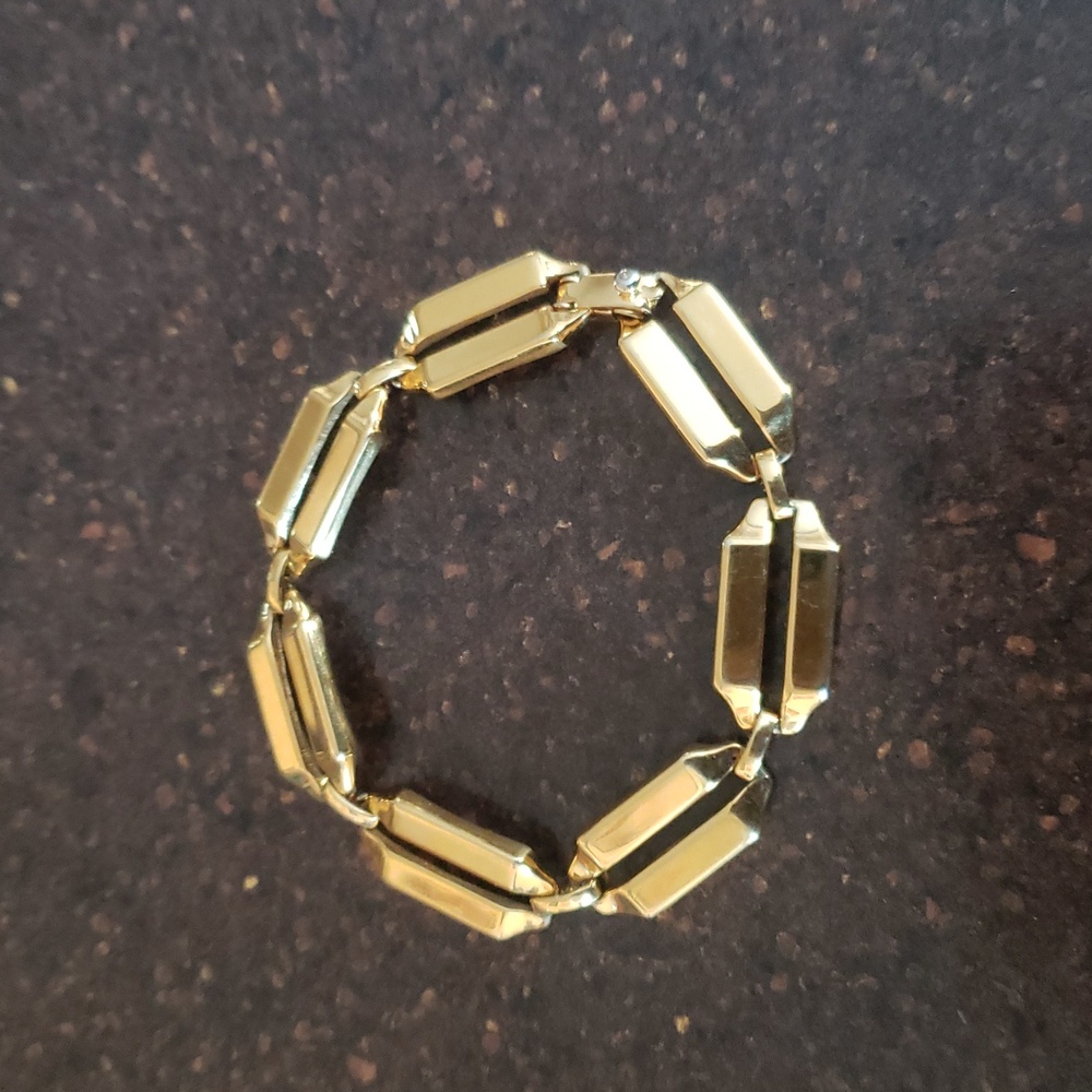 MONET Goldtone BRACELET 7" Wrist Bracelet.